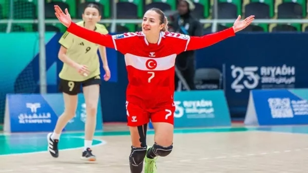 A Milli Kadın Hentbol Takımı Özbekistan’ı yenerek adını finale yazdırdı!