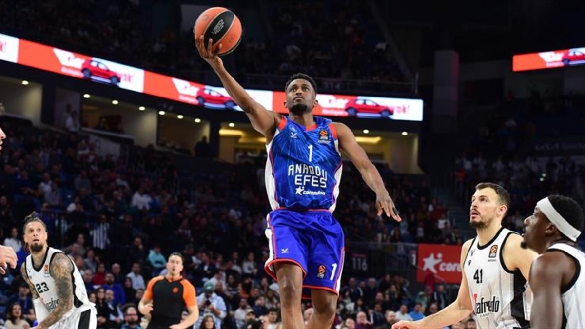 Anadolu Efes 887. Avrupa mücadelesinde zorlu rakip Barcelona ile karşılaşacak!